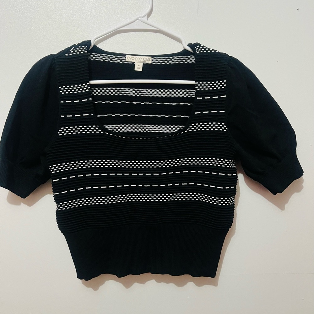 Crop top type Sweater